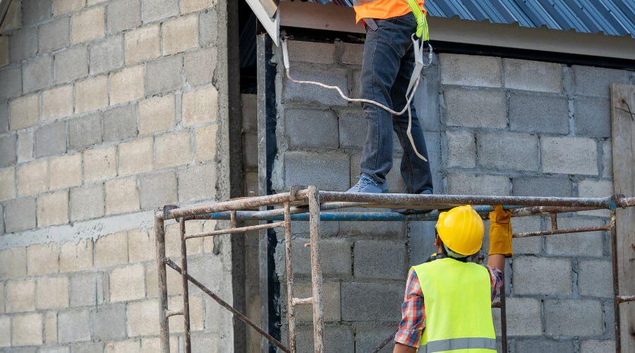Professional gutter cleaning in Uvalde, TX